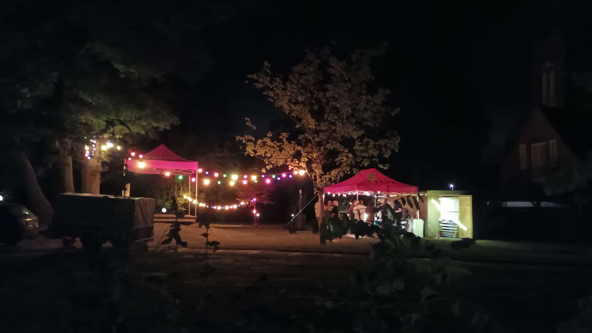 Die Bühne bei Nacht